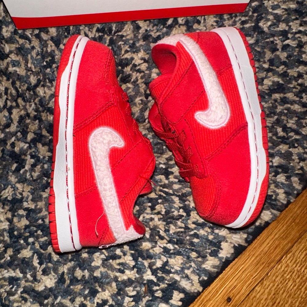 Nike Dunk Low Valentine’s Day 7C - Picture 2 of 8